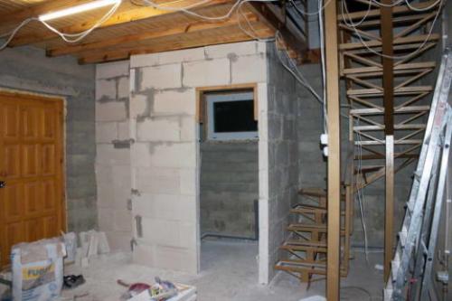 Пазогребневые плиты или газобетон. Что такое пазогребеневые плиты