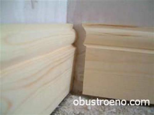 Как клеить плинтуса на пол. 1 способ — установка деревянных плинтусов