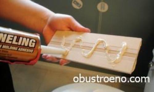 Как клеить плинтуса на пол. 1 способ — установка деревянных плинтусов