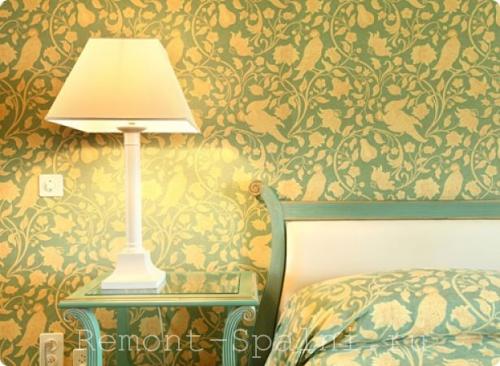 Виды обоев для спальни. Какие обои клеить в спальне