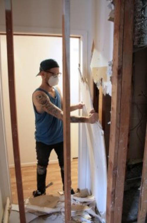 Как сэкономить на ремонте кухни. Займитесь покраской сами