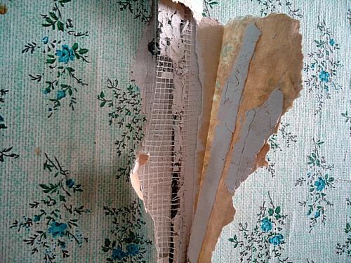 Шпаклюем стены под обои. Зачем шпаклевать стены? 07