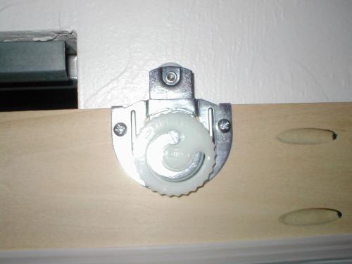 Как установить двери купе в гардеробную. Двери купе для гардеробной своими руками