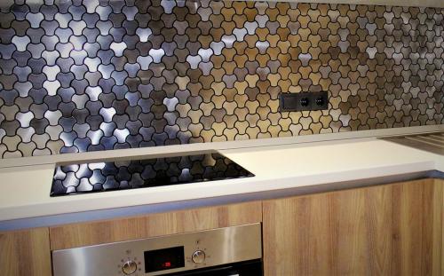 Укладка плитки на фартук до или после установки кухни. Фартук на кухню. До или после гарнитура.