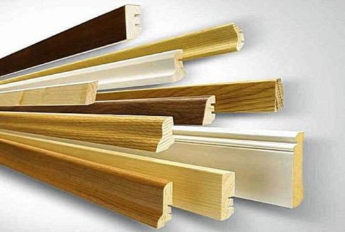 Как поставить плинтус на пол. Монтирование пластикового плинтуса с кабель-каналом 04