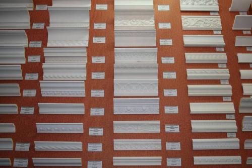 Варианты поклейки потолочного плинтуса. Как клеить потолочный плинтус шпаклёвкой 03 Варианты поклейки потолочного плинтуса. Как клеить потолочный плинтус шпаклёвкой 03