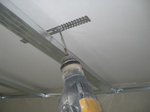 Монтаж гипсокартона на потолок двухуровневый. Монтаж 1 яруса двухуровневого потолка из гипсокартона своими руками