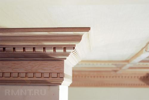 Как правильно делать углы на потолочных плинтусах. Как правильно отрезать потолочные покрытия 03