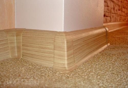 Как правильно делать углы на потолочных плинтусах. Как правильно отрезать потолочные покрытия 05