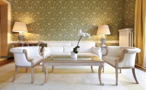 Какие обои подойдут для зала. Как подобрать обои в зал