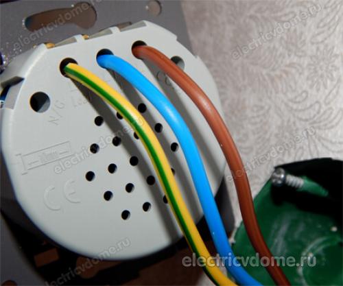 Как подключить сенсорный выключатель. Как подключить двухклавишный сенсорный выключатель света Livolo VL-C702R