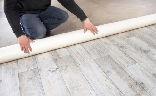 Чем покрыть бетонный пол перед укладкой линолеума. Нужна ли подложка под линолеум