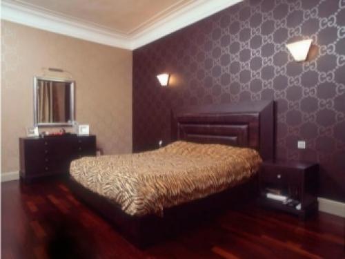 Какие обои выбрать в спальню: выбор цвета и материала 47