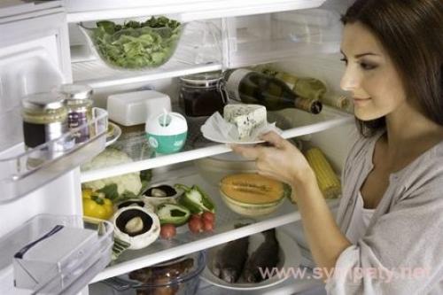 Как убрать запах из холодильника с помощью чая. Как убрать запах в холодильнике: народные способы