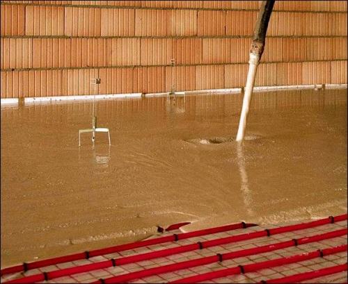 Толщина стяжки поверх водяного теплого пола. Что влияет на необходимую толщину слоя бетона