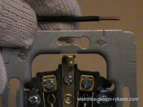 Подключение сетевого кабеля к розетке schneider. Подключаем розетку