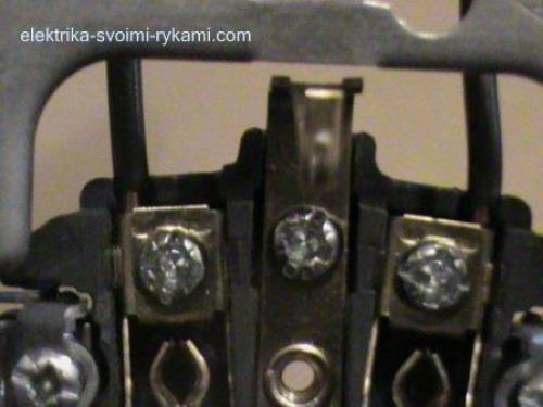 Подключение сетевого кабеля к розетке schneider. Подключаем розетку