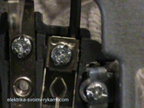 Подключение сетевого кабеля к розетке schneider. Подключаем розетку