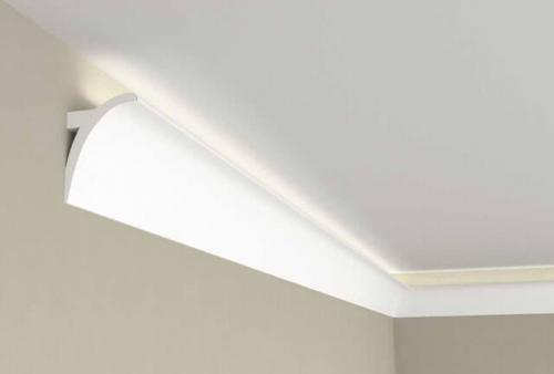 Как приклеить плинтус на потолок. Как приклеить галтель если потолок натяжной? 07