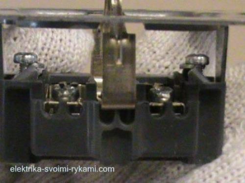 Подключение сетевого кабеля к розетке schneider. Подключаем розетку