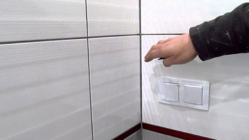 Как правильно класть плитку на стену. Затирание швов 03