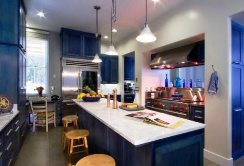 Обои под коричневую кухню. Обои к кухонной мебели темных цветов