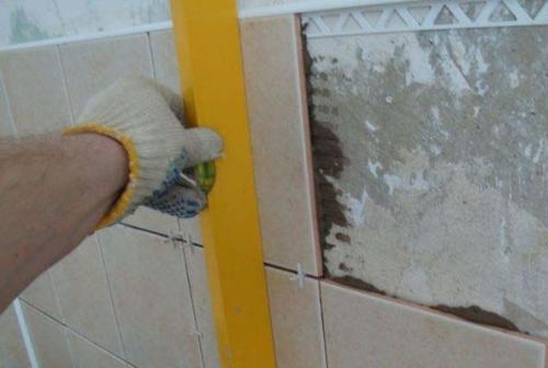 Кладем плитку на стену. Облицовка стен кафельной плиткой