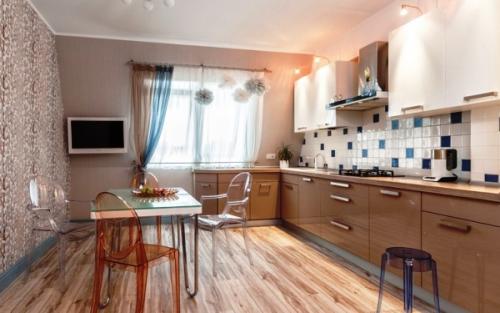 Обои под коричневую кухню. Обои к кухонной мебели темных цветов