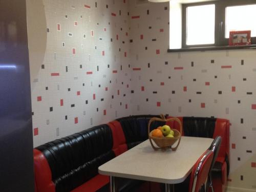 Какие обои выбрать для кухни. Виды обоев для кухни