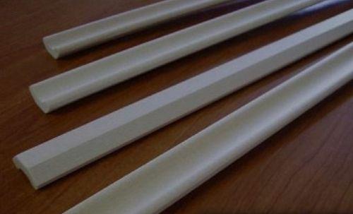 Как клеить плинтуса потолочные. Как клеить потолочный плинтус 08