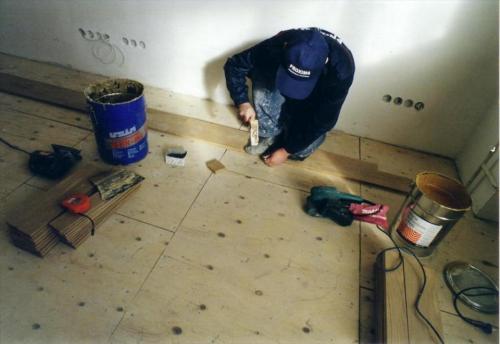 Как выровнять деревянный пол в квартире под ламинат своими руками. Как выровнять деревянный пол под ламинат