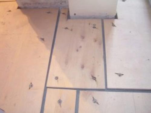 Как выровнять пол в квартире своими руками под ламинат. Деревянный 01 Как выровнять пол в квартире своими руками под ламинат. Деревянный 01