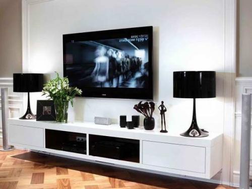 На какой высоте вешать телевизор 32 дюйма в спальне. Основные параметры для размещения телевизора