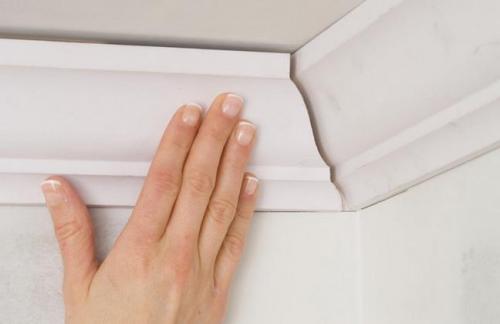 Как правильно клеить потолочные плинтуса из пенопласта. Как быстро приклеить потолочный плинтус из пенопласта