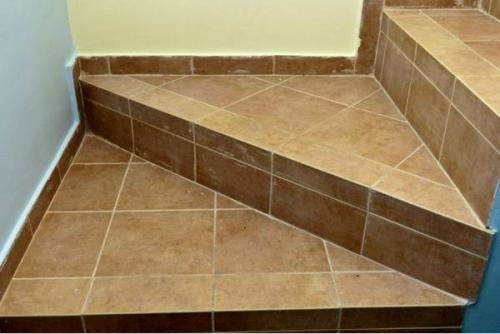 Как правильно положить плитку на ступеньки. Как правильно укладывать плитку на ступеньки