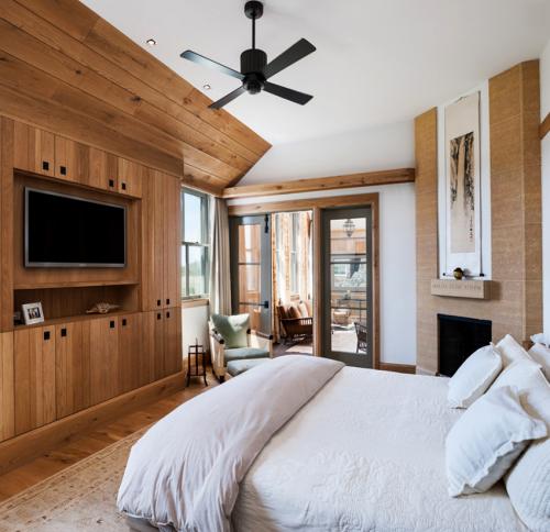 На какой высоте вешать телевизор 42 в спальне. На какой высоте вешать телевизор в спальне: особенности помещения