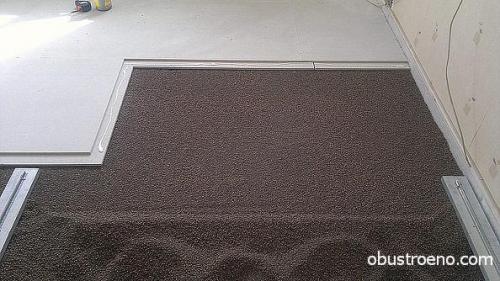 Как выровнять старый бетонный пол под линолеум. Способ №1: выравнивание основания плитными материалами