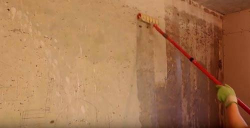 Штукатурка стен. В чем отличия штукатурки стен своими руками по маякам: видео с профессиональными комментариями