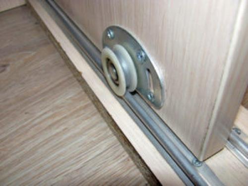 Дверь купе межкомнатная своими руками. Достоинства и недостатки раздвижных дверных конструкций 02