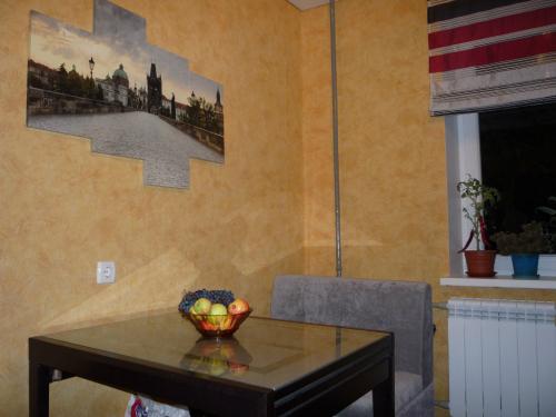 Как красиво поклеить обои на кухне варианты. Материал обоев для кухонных стен