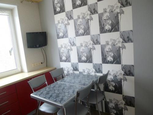 Как красиво поклеить обои на кухне варианты. Материал обоев для кухонных стен