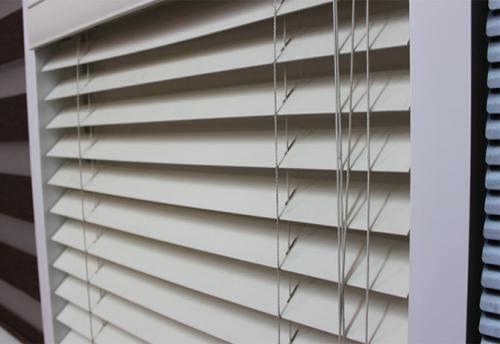 Как установить жалюзи на алюминиевые окна. Конструкции и способы установки