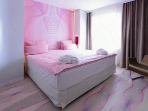 Какие обои подойдут для спальни. От чего зависит выбор обоев для спальни 30