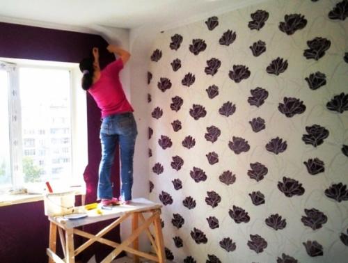 Как поклеить обои двух видов в спальне. Подготовка к поклейке