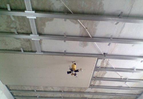 Монтаж подвесных потолков из гипсокартона своими руками. Разметка потолочного основания 12