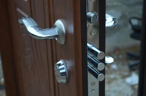 Замки для дверей. Замки для металлических дверей – выбираем надежную конструкцию