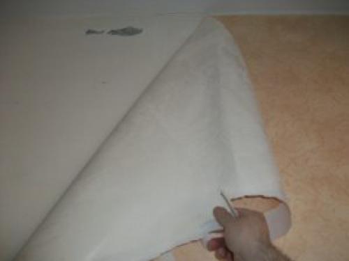 Как быстрее ободрать старые обои в домашних условиях. Первый этап