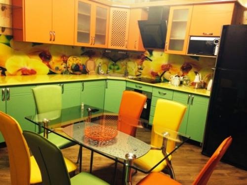 Сочетание оранжевого цвета в интерьере кухни. Различные оттенки и сочетания оранжевого цвета