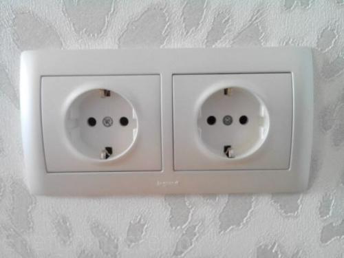 Как подсоединить розетку двойную. Как подключить двойную розетку в один подрозетник?