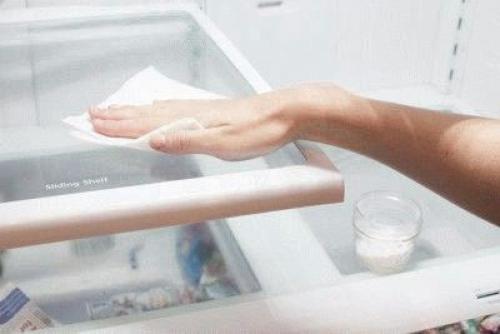 Как убрать запах из холодильника активированным углем. Методы борьбы с последствиями возникновения запаха холодильника
